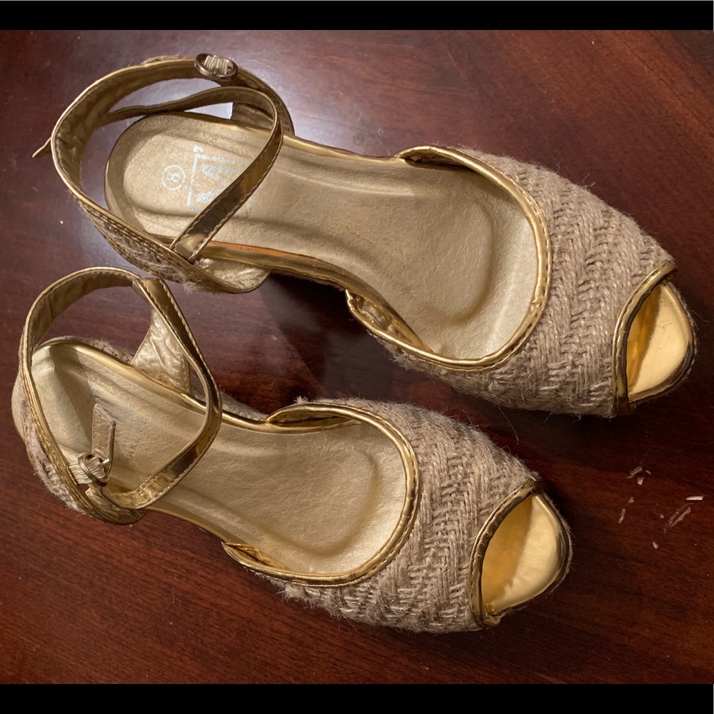 Makers Brand Platform Wedge 8.5 EUC 💯 Authentic